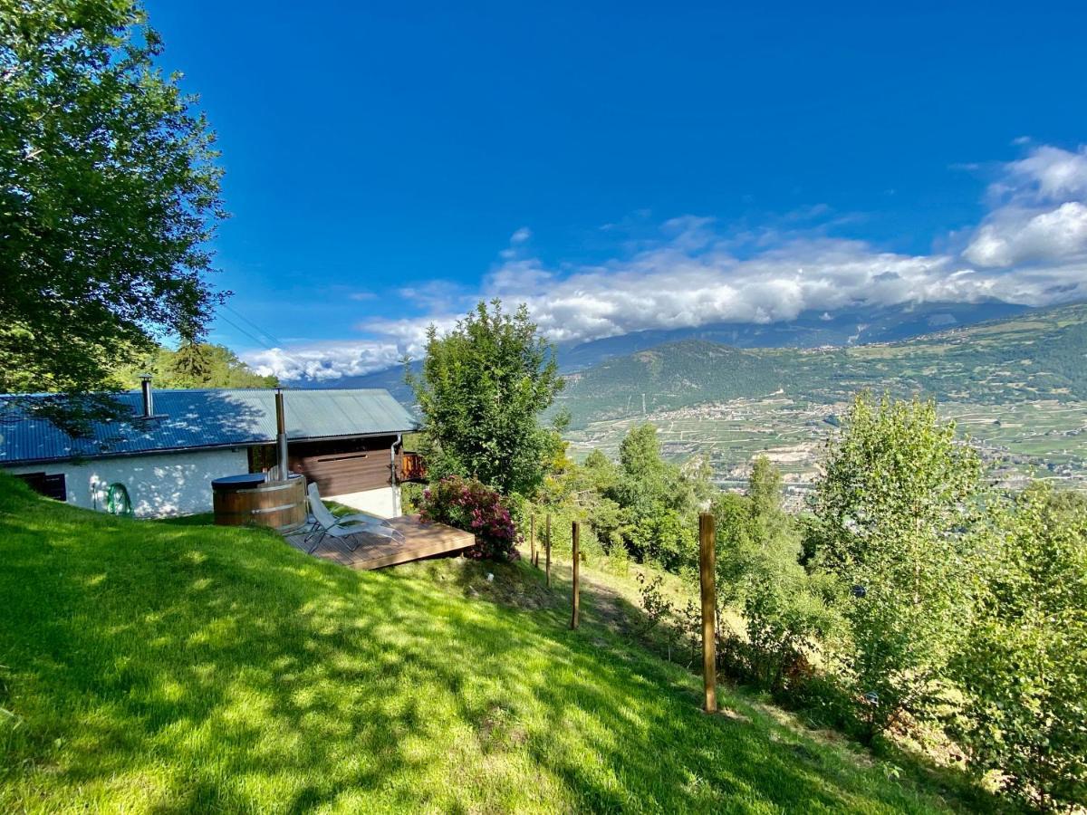 Eco Lodge With Jacuzzi And View In The Swiss Alps Grône Esterno foto